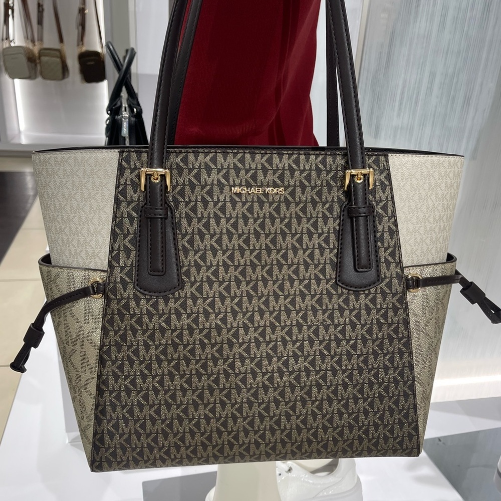 MICHAEL KORS Voyager Lg Color-Block Metallic Signature Logo EW Tote B
Brown 
NWT